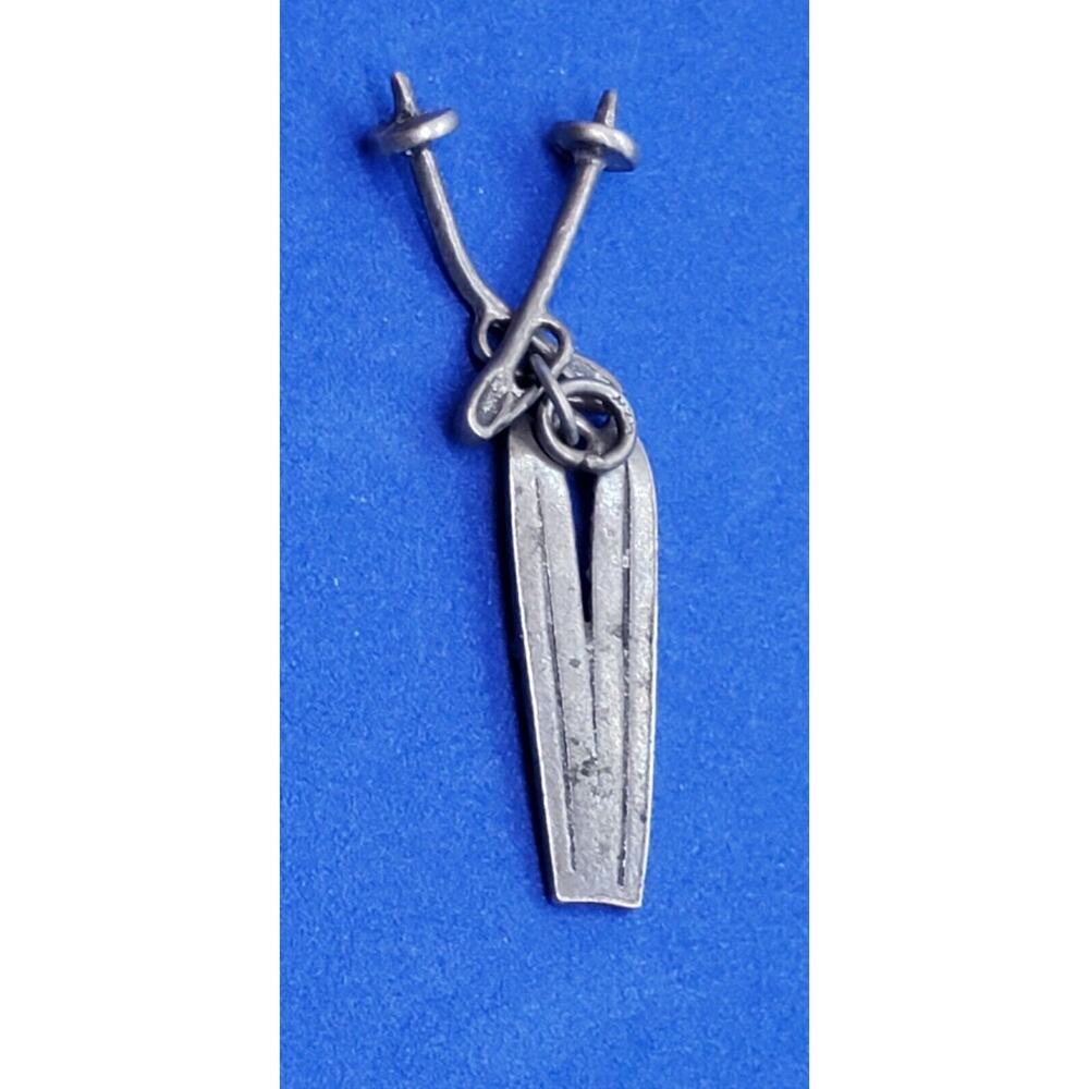 Vintage Charm SNOW SKIS & 2 MOVABLE POLES 800 Silver Italy 3 Pcs Pendant Ski